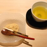 新ばし 星野 - 黄粉草餅　煎茶