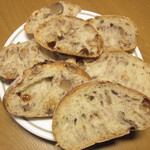 パン工房 りょう - 栗とヘーゼルナッツのリュスティックの断面