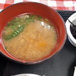 海の里食堂 - 定食の味噌汁（カボチャ入ってました）