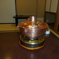 人形町今半 本店 - 　しゃぶしゃぶ用の鍋です。新品なので見栄えが良いです。