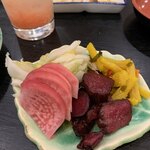 仲宿酒蔵 - お新香盛り。赤かぶが美味っ！