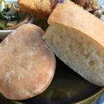 カメイノ食堂 - クラムチャウダーのパン