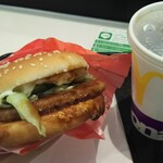 マクドナルド - 辛いから飲み物は必須です!!