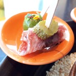 ナベノ-イズム - オリーブ　ソーセージで巻いたプラム