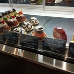 PATISSERIE LACROIX - ショーケース