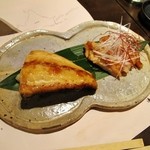 Kamosuya saketen - 寒サバの灰干しと鶏の西京焼