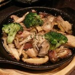 岡むら - 『 カキのアビージョ 』  他「パン」がセット