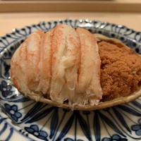 すし処 めくみ - 1.6%の塩で茹でて一晩ねかせた香箱蟹
