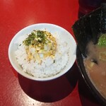 ラーメン 厚木家 - 卵まぶしです♪(*≧∀≦*)