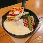 CCC Cheese Cheers Cafe - ラクレットチーズのグリルプレート(B)ヘルシー温野菜とベーコンのグリル