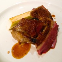 両忘 - 肉料理は鳩のポアレ。表面はカリッと芳ばしく中は殆どレア。美味しい、けど、鳩は初めてだったのでかなり抵抗ありました（笑）。
