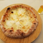 ポンチーズ・ピザ - 【2019.11】七種のチーズピザ(S・980円)