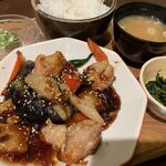 極楽湯 食事処 - 鶏と野菜の黒酢炒め定食 880円税別