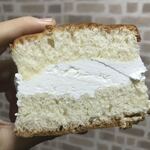 小松パン店 - パンと同じサイズのクリーム！