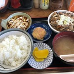 はらぺこ食堂 - もつ煮定食