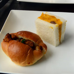 カフェアロンジ - チキンのホットサンドとかぼちゃのサンド