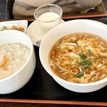 衣正家 - 酸辣湯麺と中華粥