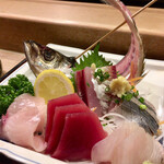 蛇の目寿司 - 鯵、秋刀魚、鰆、スズキ、マグロ、の５品盛り