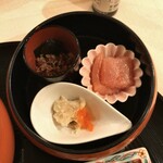 石塀小路 朝粥と出し茶漬け KOI-KOI - ●瓢重上段:お浸しなど、八寸