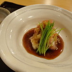 三友居 - 醤油をかけて