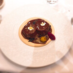 レ セゾン - 雷鳥帝国ホテル風。荒く叩いた雷鳥にフォアグラをカマせ、内蔵なども加え、ここに濃厚なソースが掛かる。