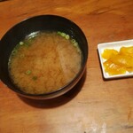 Arubatorosu - 付いてくる味噌汁、漬物