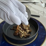 フレンチレストラン ミクニ サッポロ - トリュフを削って