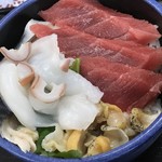 発寒かねしげ鮮魚店 - タコ、マグロの赤身×3、しめ鯖、ツブの勝手丼