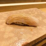 鮨 十兵衛 - ブリ腹。