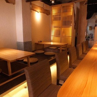 A warm Japanese space where everything is handmade. There is also a sunken kotatsu seat ◎