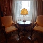 香桃 - エレベーターホール。　　ご高齢者への配慮の椅子。　　ゴージャス。