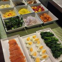 表参道バンブー - Lunch“サラダワゴン”盛り付け後は１４品目サラダに！☆５！！（'12 １月）