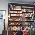 カフェ・アカリ - 本や雑誌も沢山あるので、読んで過ごすのも良いかも♪