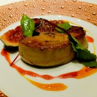 レストラン リューズ - 分厚い横から見たフォアグラ