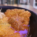 OhキッチンN - トンカツ辛ラーメンに入っているトンカツ
