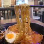 OhキッチンN - トンカツ辛ラーメンの麺