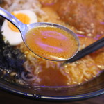OhキッチンN - トンカツ辛ラーメンのスープ