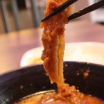 OhキッチンN - トンカツ辛ラーメンの断面