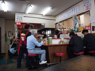 支那そば 王王軒 - 店内（カウンター席）