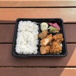 味の大関 - 鶏唐揚げ弁当（税込500円）