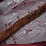 ブランジェ浅野屋 - 細長いチーズやアンチョビ入りのパン