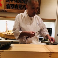 銀座 鮨 たじま - カツラ剥きする大将 銀座 鮨 たじま - カツラ剥きする大将