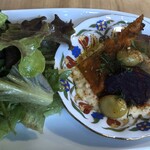 COMMON FOOD & DRINK - サラダ、
ひよこ豆ペースト(フムス)と野菜色々。