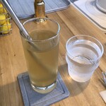 COMMON FOOD & DRINK - レモングラスとジンジャーティー(冷)300円
、お冷