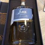 COMMON FOOD & DRINK - オーストラリアのシリアルナンバー付き
のレアなシングルモルトウヰスキー。
ワンショット3940円とプレミアムウヰスキー！！
香りだけ頂きました(笑)