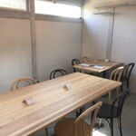 COMMON FOOD & DRINK - 店内　テーブル席