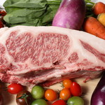 Matsusaka U Shikai Sekishin - 松阪牛の脂肪は不飽和酸を多く含み、融点が他の和牛よりはるかに低いのが特徴です。甘く 香り高いだけではなく、体にもやさしいお肉です。