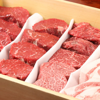 Meat quality of the highest quality ◆ We mainly prepare selection meat from “Japanese Wagyu Beef”.