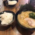 池袋商店 - ラーメン（並）　720円