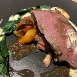 シュヴァル・ドゥ・ヒョータン - 蝦夷鹿のランプ肉のロースト